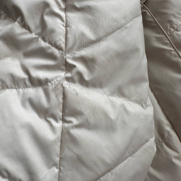 Patagonia Women's Winter White Down Puffer Jacket - Picture 12 of 16